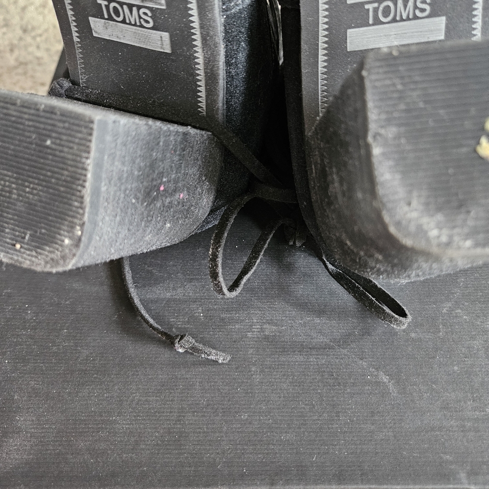 Black suede Tom's boots